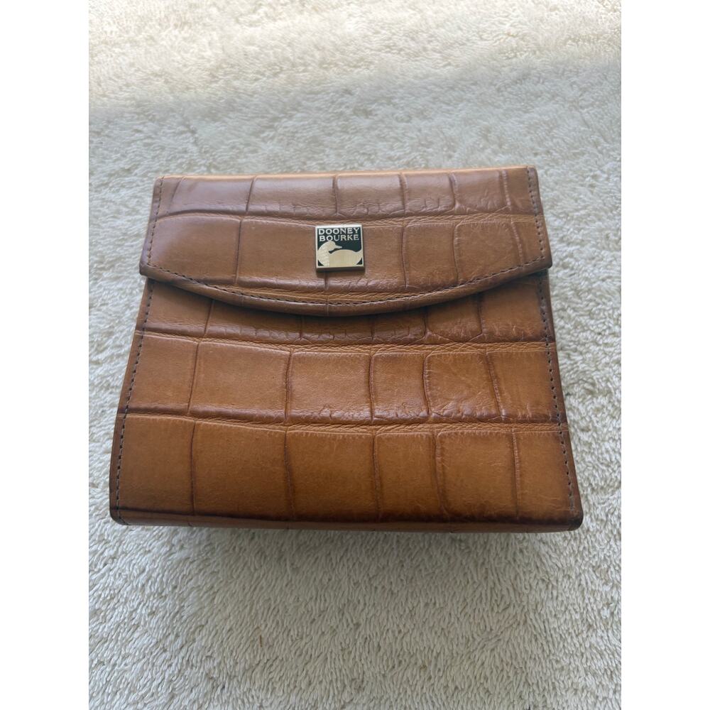 Dooney And Bourke Brown Alligator Wallet change compartment- Preowned